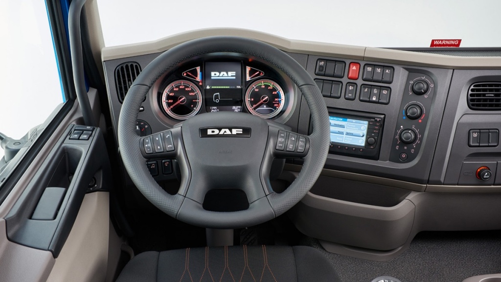 117127687-new-daf-LF-steering-wheel.jpg